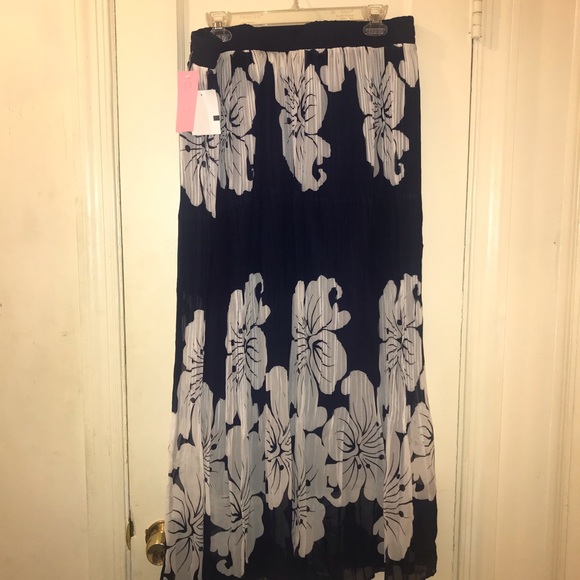 Metro Wear Dresses & Skirts - Ladies Maxi skirt